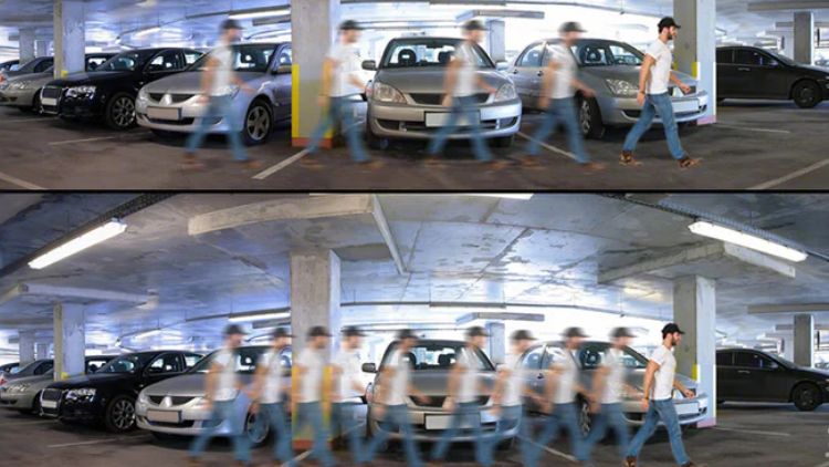 Portræt optaget af et dashcam på en parkeringsplads