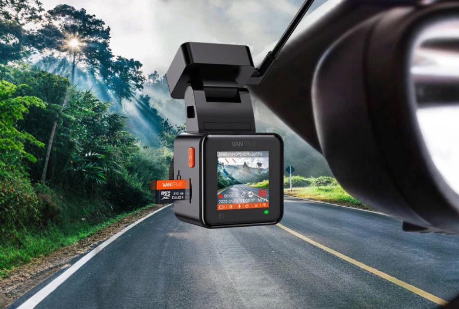 Insert the SD card in the driving recorder